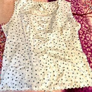 Sleeveless White/black. Flowers button down shirt with clear buttons down front!